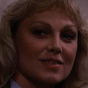 Adina Ross als Frankie McDougall