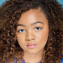 Madison Thomas als Holly Carver