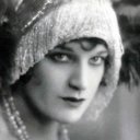 Edna Mae Cooper als Mrs. Edith Darch