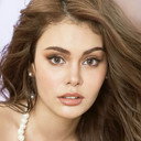 Ivana Alawi als Rina