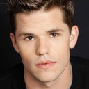 Max Carver als Cadmon Lasky