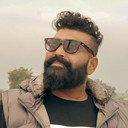Sunny Bhatti als Vishwa