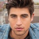 Ben Elliott als Jason Holman