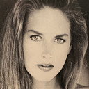Elizabeth Barclay als Laura