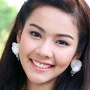 Phatchaya Phiansamoe als Saeng