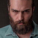 Shervin Hosseini als Arash Kafi (The Husband)