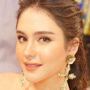 Larissa Wilmott als June