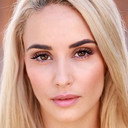Laura Clare James als Laura James