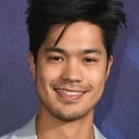 Ross Butler als Super Hero Eugene