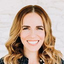 Rachel Hollis als Self - Host