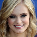 Sara Paxton als Young Karen