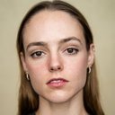 Natalie Shinnick als Lou Rolfe