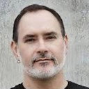 Ariel Coelho als Padre Leduc