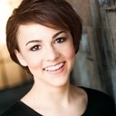 Allie Jennings als Elizabeth "Beth" March