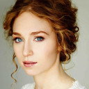 Emily Eskell als Paula Kerrisk