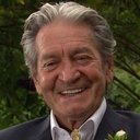 Patrick Mower als André