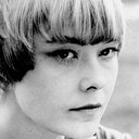 Natasha Pyne als Anna Glover