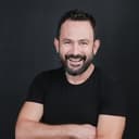 Murat Ergür als Muhtar Asım