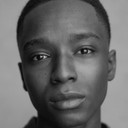 Kwabena Peprah als College Kid at Bar