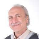 Kıvılcım Kaya als Muhsin