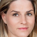 Susann Uplegger als Kellnerin