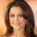 Amrita Arora als Radhika Jha (Rebecca)