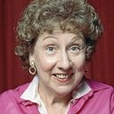 Jean Stapleton als Ariadne Oliver