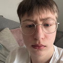 Ieuan Evans als Tesla