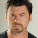 William Mark McCullough als Santa