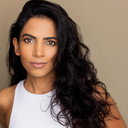 Roshni Shukla als Sandy