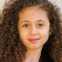 Sophia DiStefano als Anna