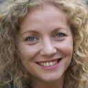Alice Béat als Julie