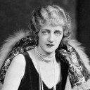 Norma Mitchell als Martha