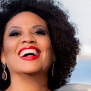 Adrienne Danrich als Chorus