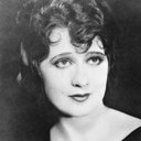 Ruth Renick als Virginia Hale