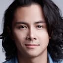 JC Santos als Marcus