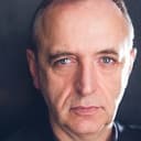 Richard Toth als George