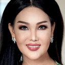 Madam Pam Winlaphat Srisakulmekhi als Queenie