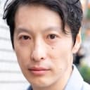 Hiroyuki Fujii als Hotel Receptionist