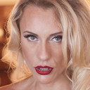 Brittany Bardot als upírka