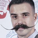 Hugo Saladon als Monsieur Moustache
