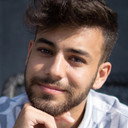 Agoney Hernández als Cover Andy Bell