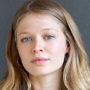 Nora Islei als Sarah