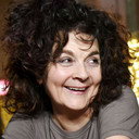 Pom Boyd als B&B Receptionist