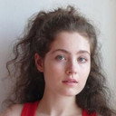 Sara Müldner als Solange (in childhood)