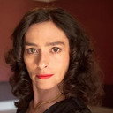 Brana Bajic als Lara Robinson