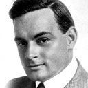 Edward Clisbee als Chief of Police Harding