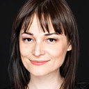 Ebru Soyuerden als Kız Kardeş