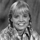 Kathy Coleman als Holly Marshall