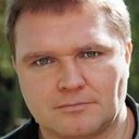Tomasz Jarosz als sierżant, milicjant na posterunku MO w Głownie